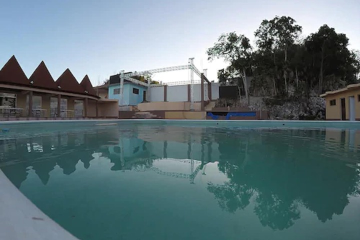 Pool 8 of 17