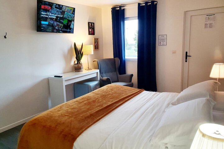 Room 2 of 44
