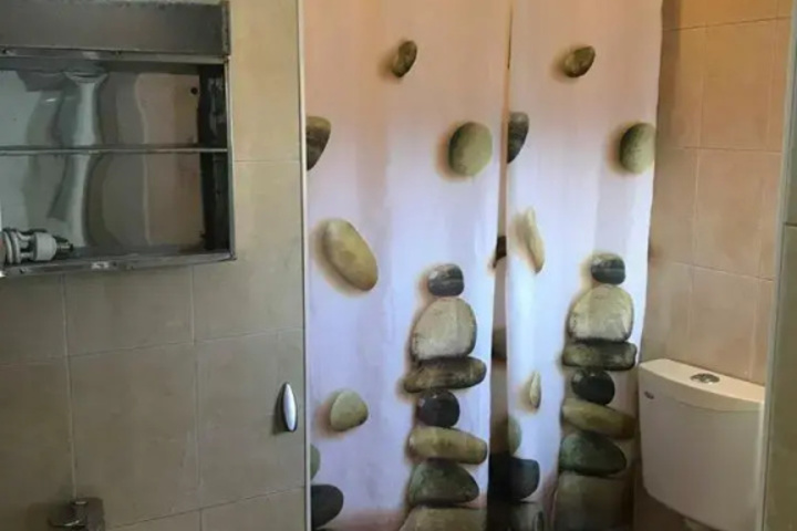 Room 8 of 10