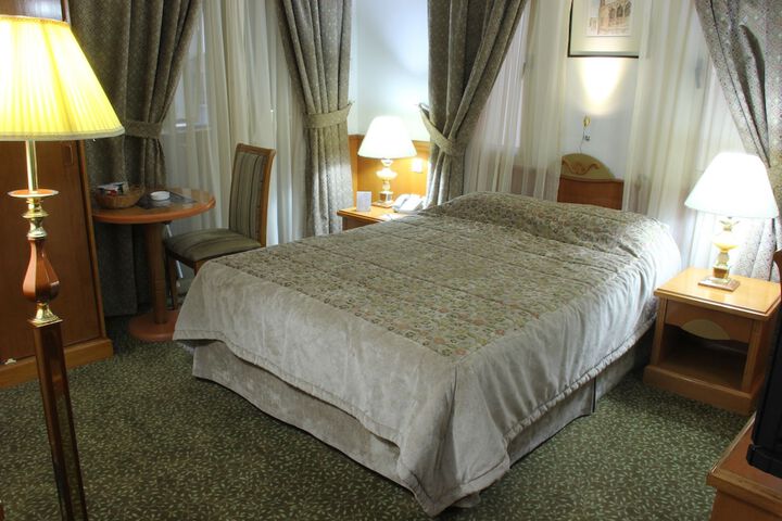 Room 5 of 49