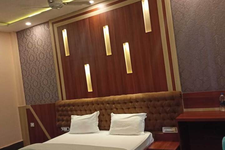 Room 5 of 34