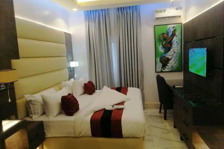 Room 12 of 33