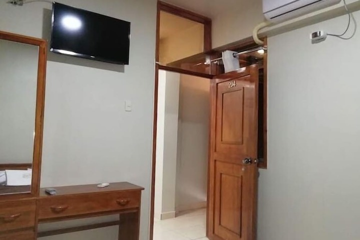 Room 4 of 6