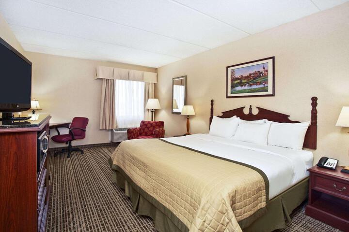 1 King Bed (5 of 20)