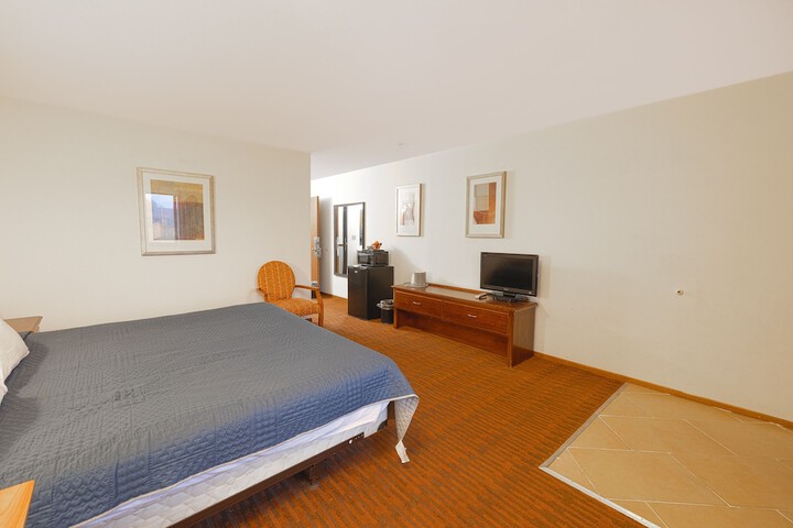 1 King Bed (9 of 22)