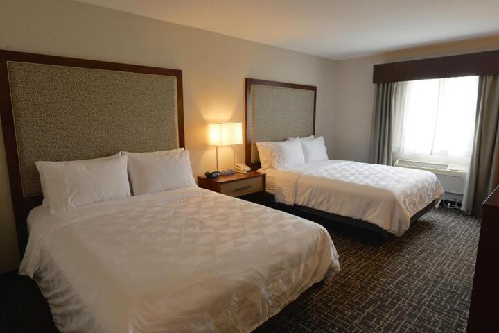 Double Pool View King Bed (3 of 3)