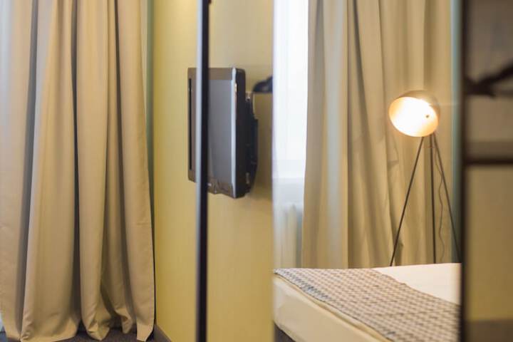 Room 3 of 102