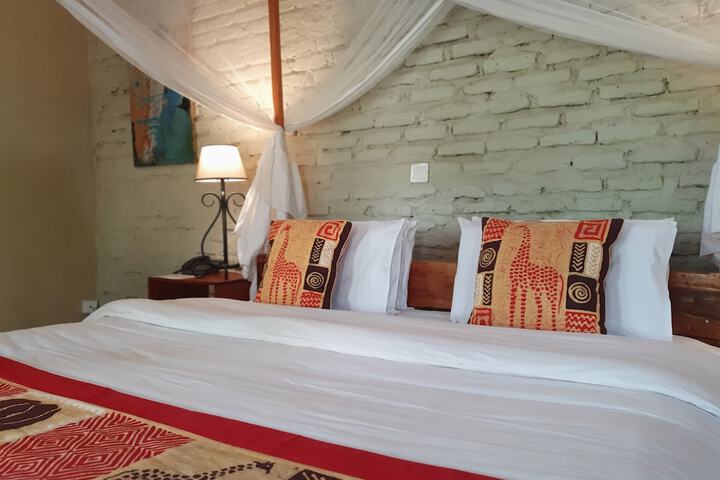 Room 4 of 28