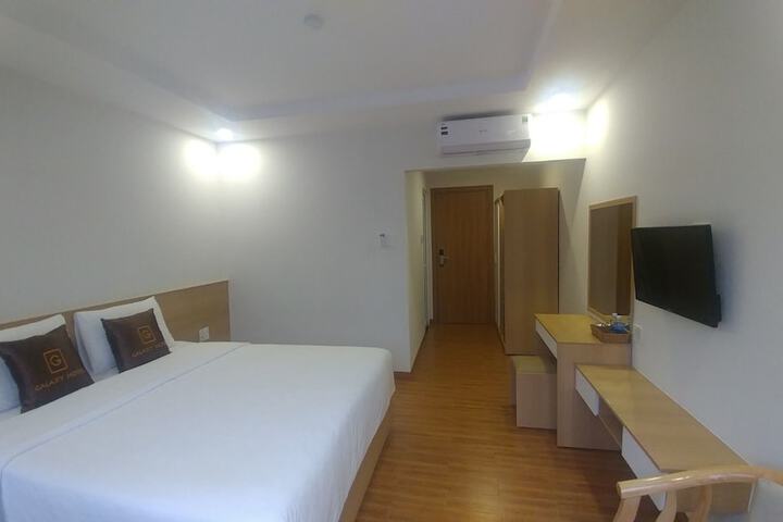 Room 6 of 33