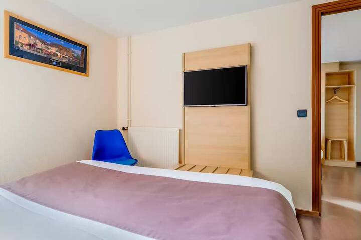 Room 10 of 44