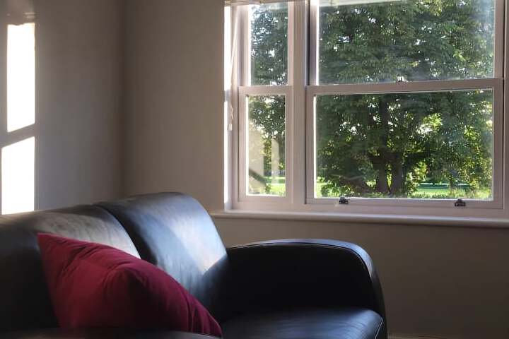 Room 6 of 12