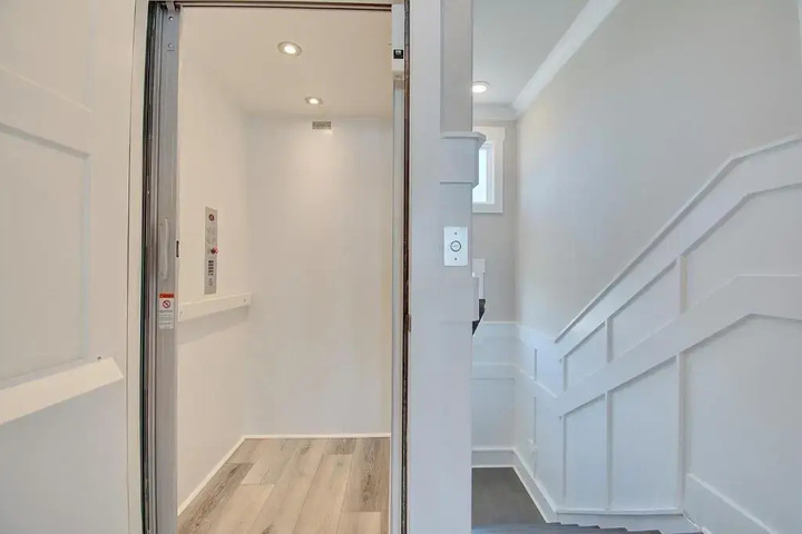 Room 10 of 25