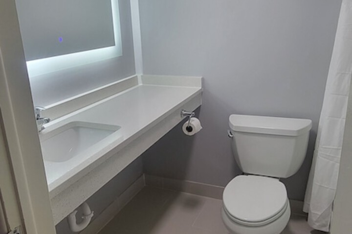Room 12 of 16