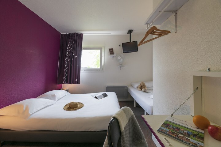 Room 9 of 48