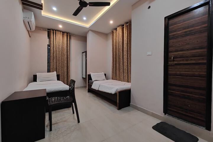 Room 7 of 25