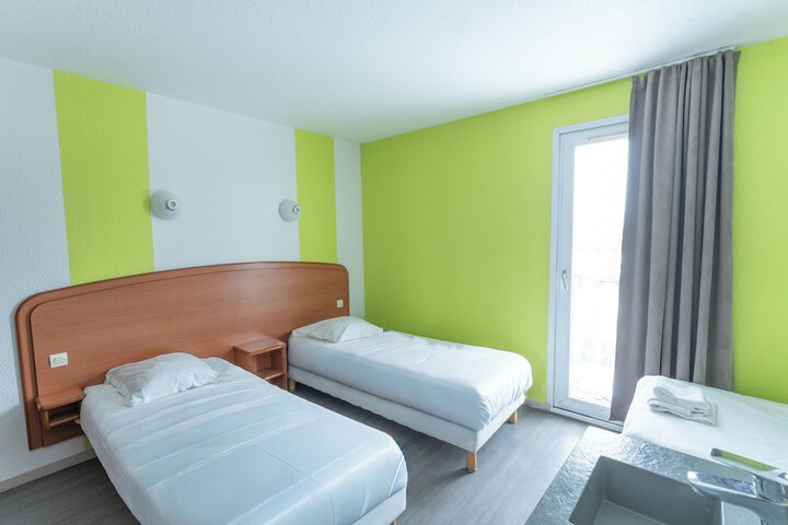 Room 10 of 29