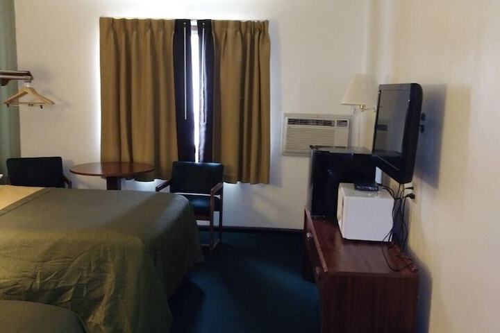 Room 11 of 32
