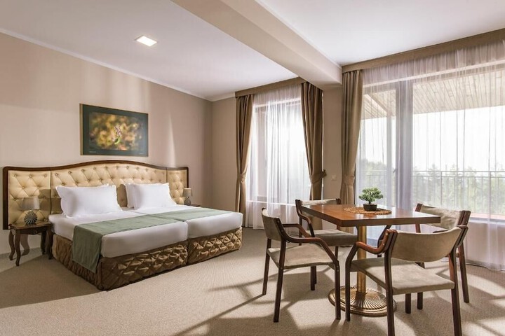 Room 21 of 38
