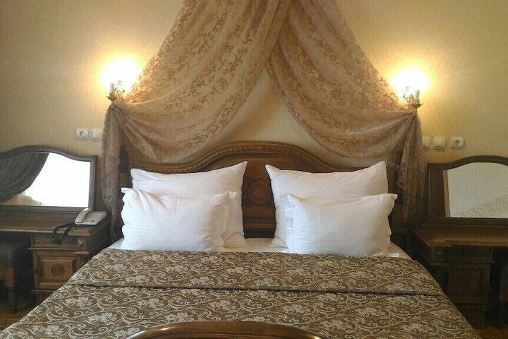 Room 3 of 73