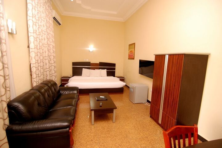 Room 25 of 99
