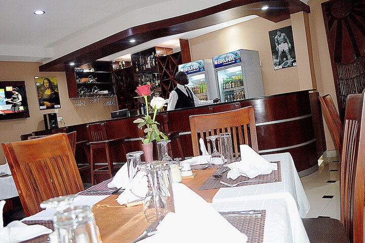 Dining 38 of 61