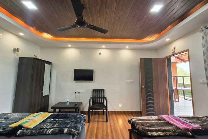 Room 11 of 28