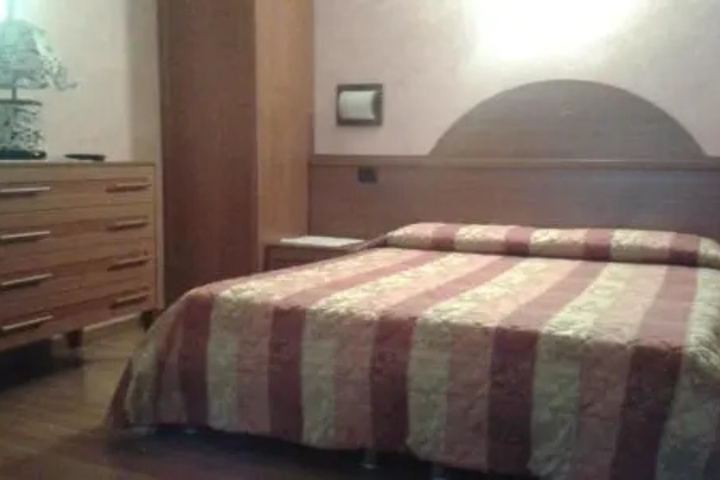Room 2 of 17