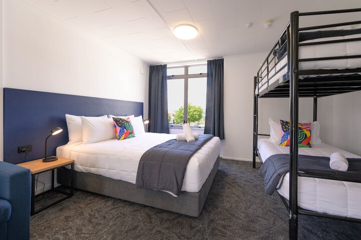 Room 19 of 165