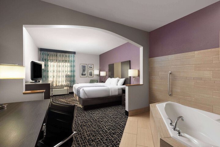 Jetted tub