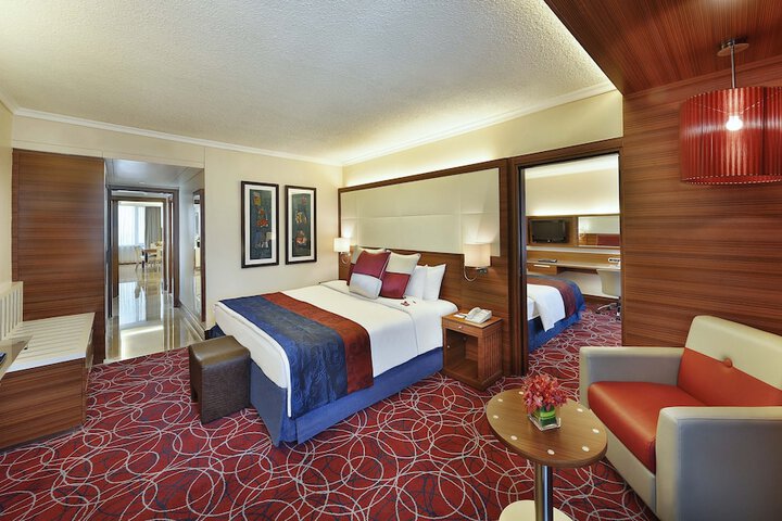 Room 6 of 151