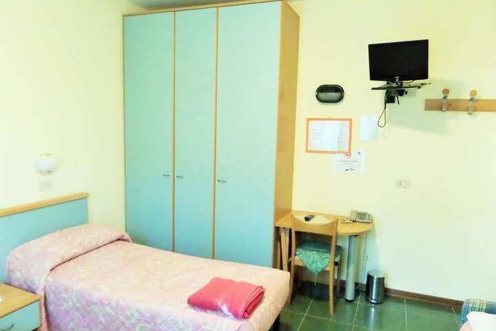 Room 3 of 42