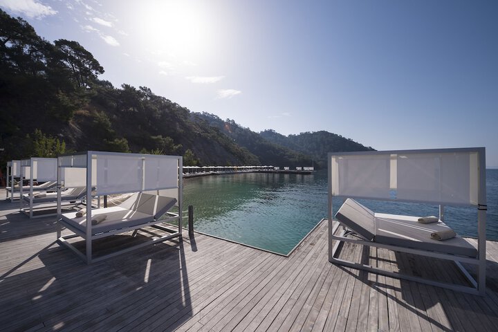 Sundeck 133 of 145