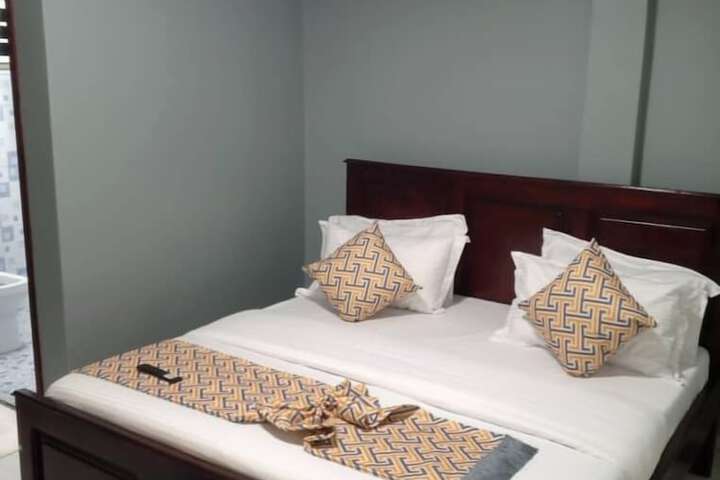 Room 7 of 13