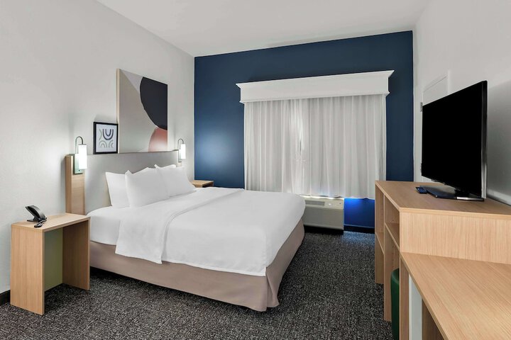 Room 15 of 38