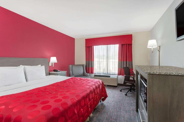 1 King Bed (8 of 11)