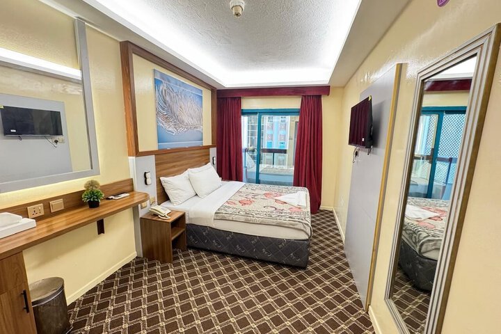 Room 2 of 25