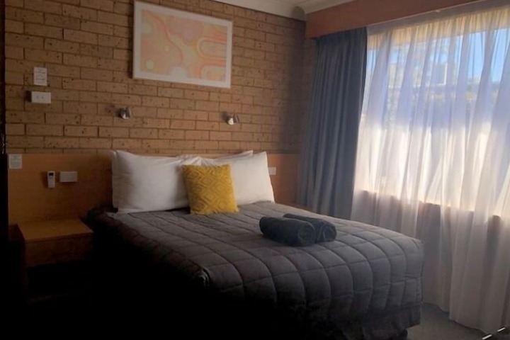 Room 6 of 42