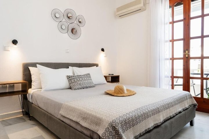 Room 2 of 9