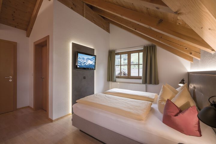 Room 3 of 53