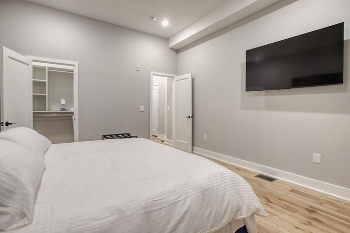 Room 8 of 62