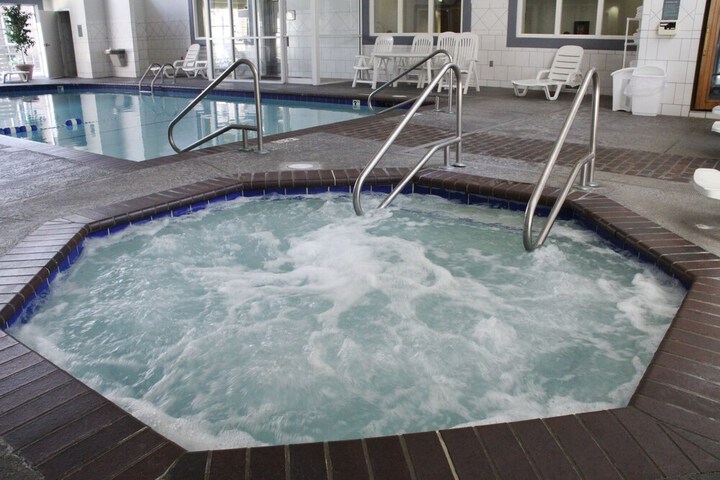 Indoor spa tub