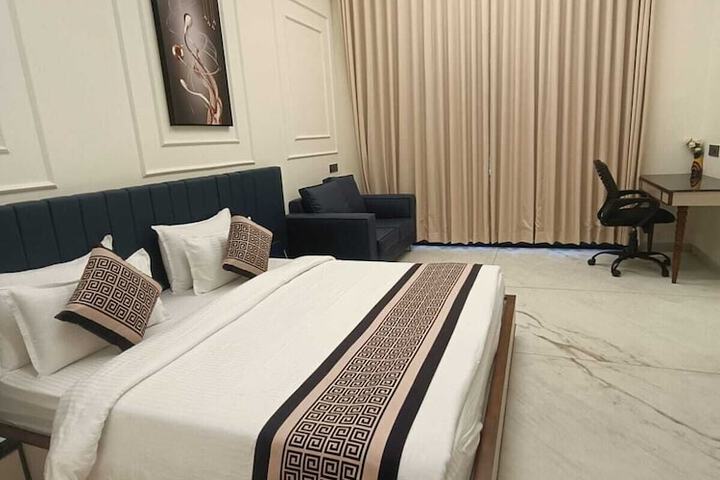 Room 13 of 26