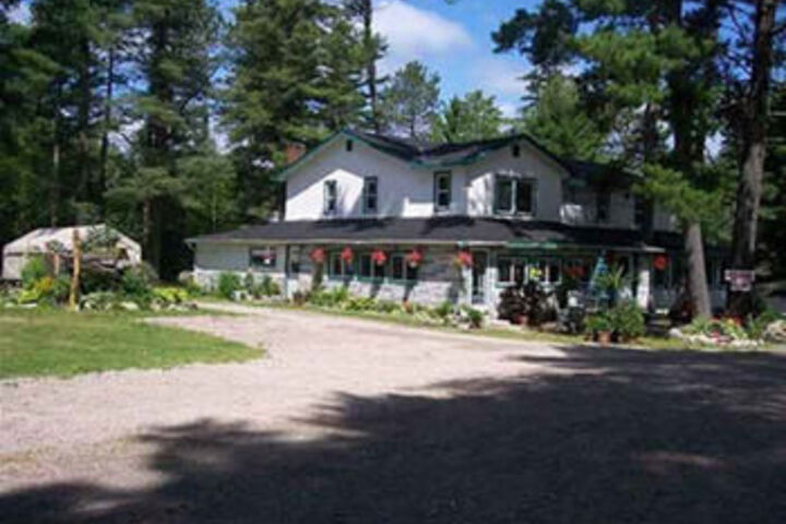 Happy Landing Lodge