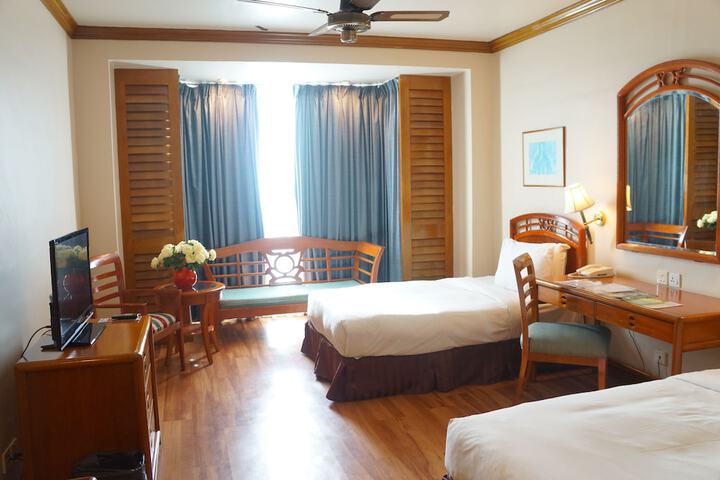 Room 16 of 104