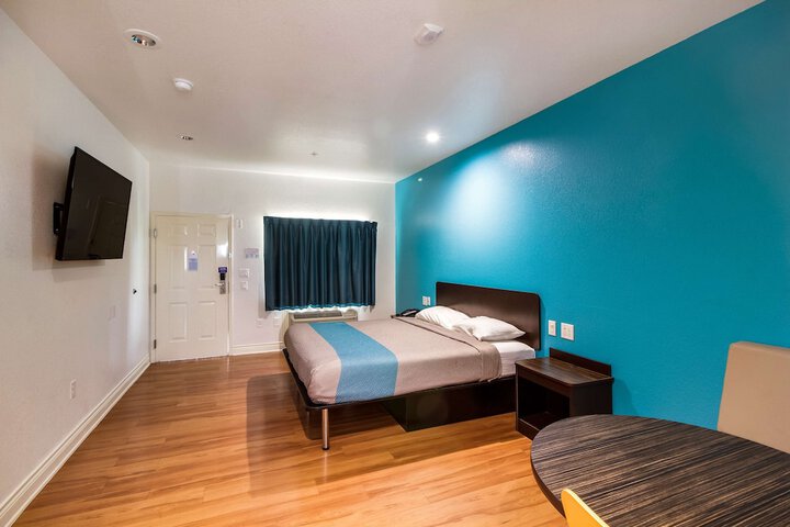 Room 8 of 47