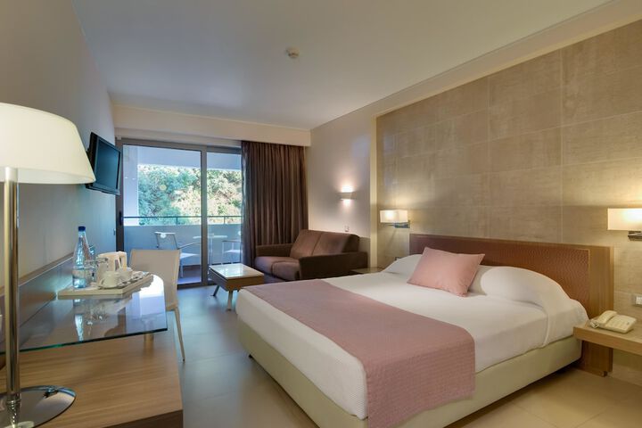 Room 32 of 295