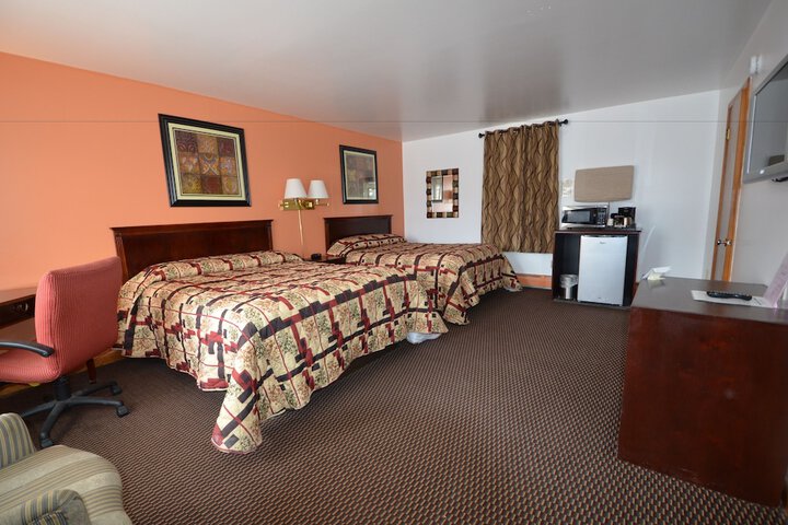 1 Queen Bed (4 of 30)