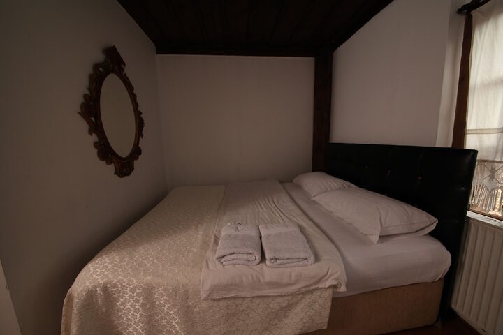 Room 10 of 46
