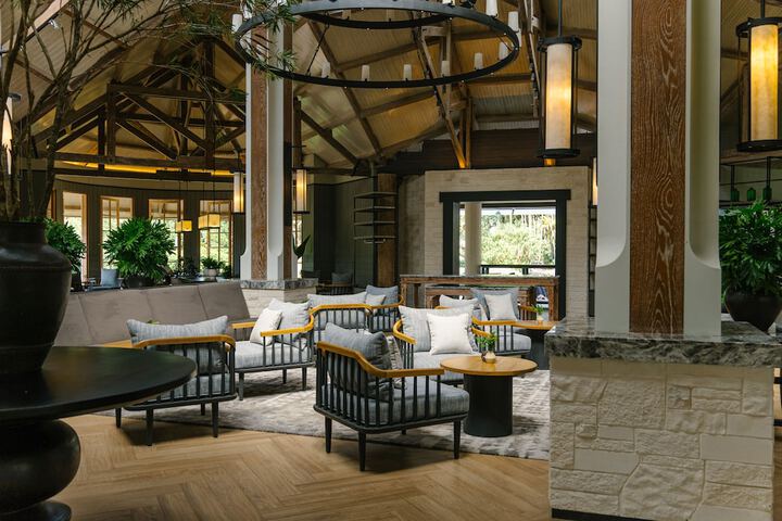 Entrance & Lobby