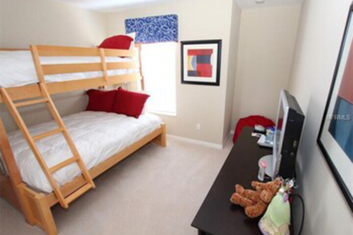 Room 27 of 35